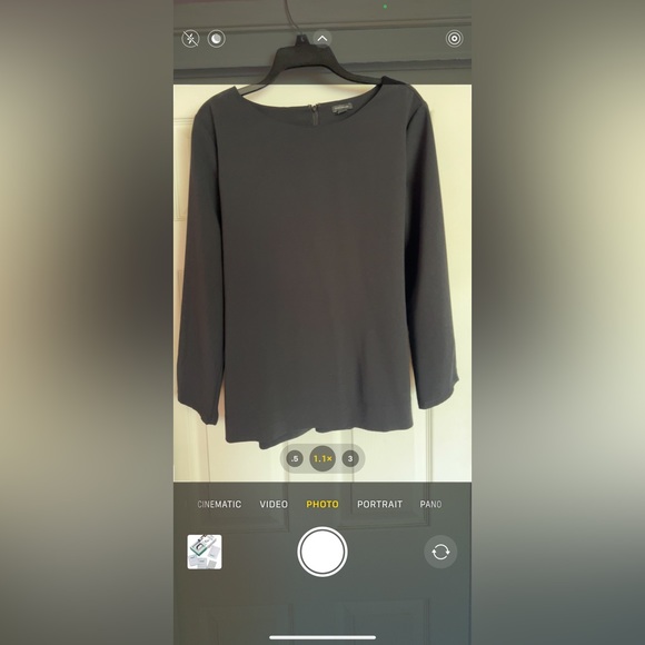 Elegant Ann Taylor Top - Picture 3 of 5